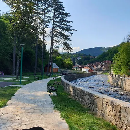 아파트 Djekovic *